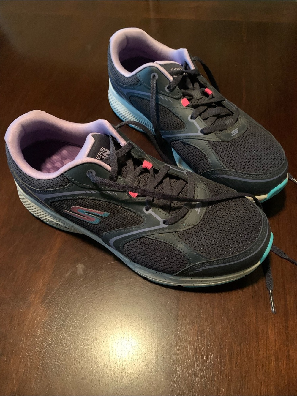 Skechers GoRun Shoes size 8.5